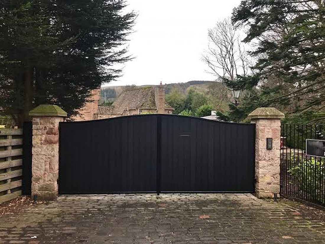 Curved-top estate swing gates with stone piers
